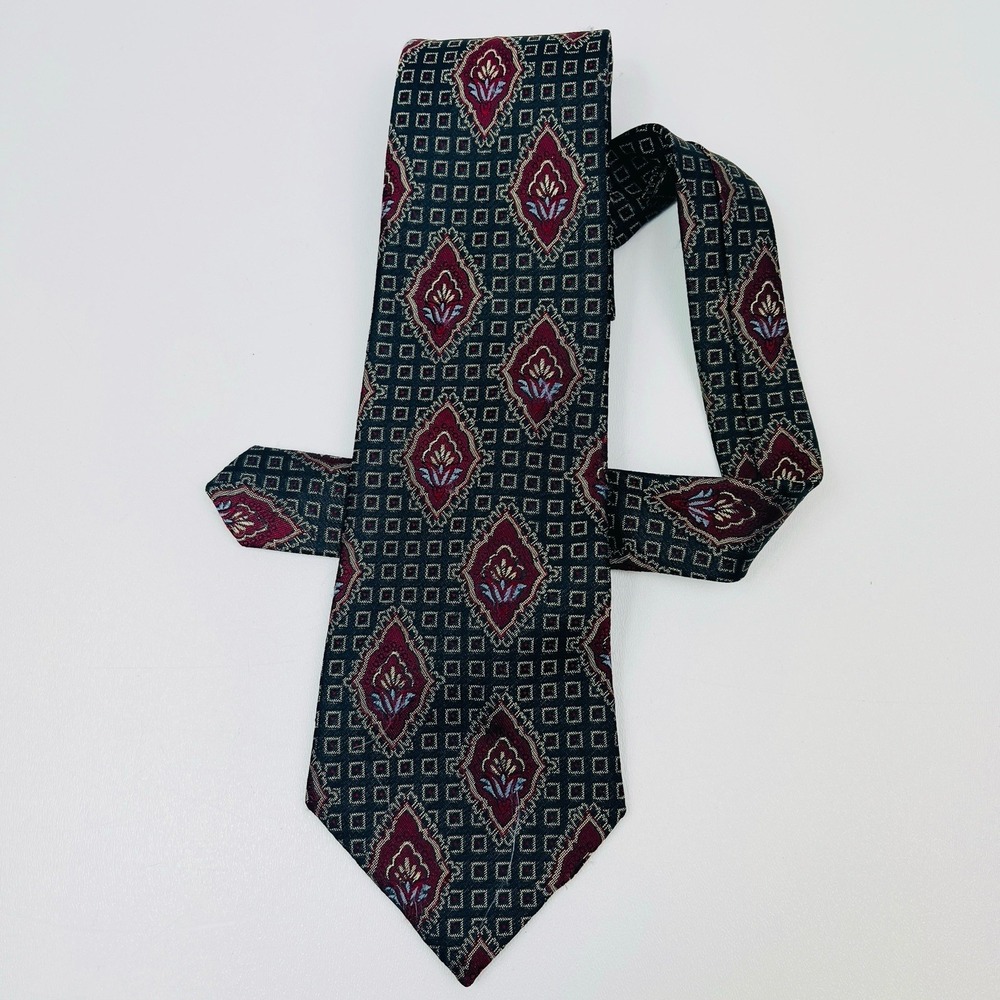 HALSTON lll Mens Italian Silk Vintage Necktie Tie‎ Classic Length